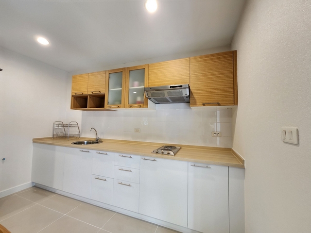 ขายcondo เมโทรพาร์คสาทร 2 นอน 57 ตรม. Fully furnished ปรับปรุงใหม่ วิวสระ. ใกล้ BTS วุฒากาศ