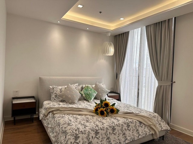 Rent Penthouse Noble B33 Sukhumvit 3 bedrooms 3 bathrooms 136 square meters 28th floor, city view