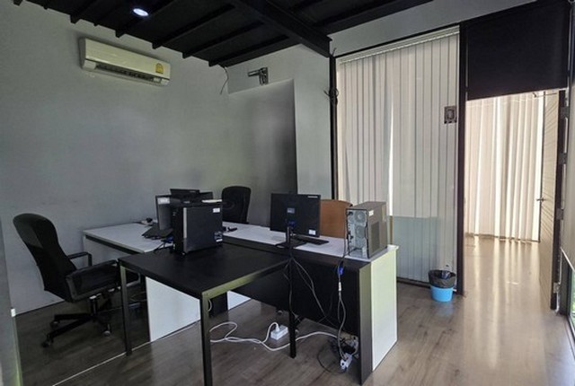 ให้เช่า Office รามอินทรา 65 วัชรพล 5 ห้องทำงาน พร้อมเฟอร์นิเจอร์ และ แอร์ ใกล้รถไฟฟ้าสายสีชมพู สถานี กม 6.