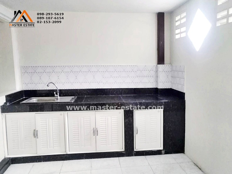 ซอยนวมินทร์ 74 แยก 1-9-4 ทาวน์เฮาส์ 2 ชั้น หลังมุม โปร่ง โล่ง เนื้อที่ 25 ตร.ว. Renovate ใหม่ พร้อมอยู่