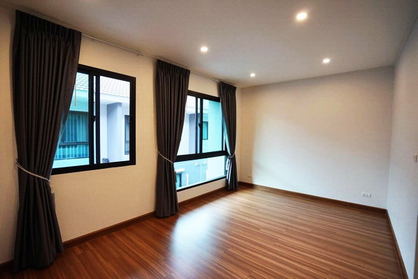 [ให้เช่า] FOR RENT SUPALAI ESSENCE LADPHRAO 107 / 4 bedrooms 3 bathrooms / 20 Sqw. 175 Sqm. **35,000** CLOSE TO VEJTHANI HOSPITAL