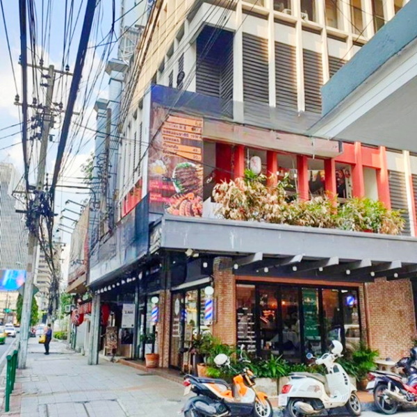 MRTเพชรบุรี สุขุมวิท21 ให้เช่าอาคาร 4ชั้น 2 คูหา 450 ตรม. หัวมุมติดถนน อโศก จดทะเบียนร้านอาหารได้ มีนักท่องเที่ยวต่างชาต