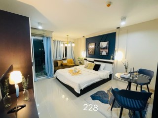 ขาย 1.5 คอนโด ห้อง28 ตร.วา  ไอรีส แอเวนิว อ่อนนุช  ลาดกระบัง Iris Avenue ใกล้สุวรรณภูมิ โรบินสัน พาสิโอ  ตึก3ชั้น1 วิวสระว่ายน้ำ เครื่องใช้ไฟฟ้าครบ 081-3755244