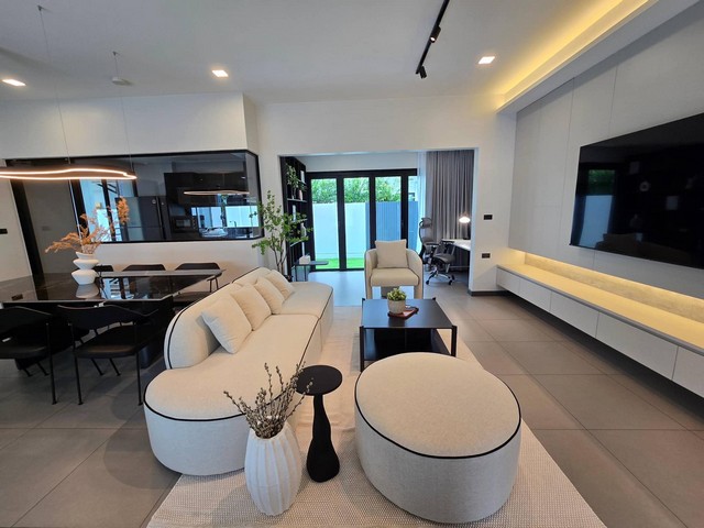 ให้เช่าบ้านเดี่ยว โครงการ วิเว่ Vive บางนา กม.7 Luxury Town Home ที่ดิน 41.4 ตรว. พื้นที่ใช้สอย 225 ตรม.3ห้องนอน4 ห้องน้