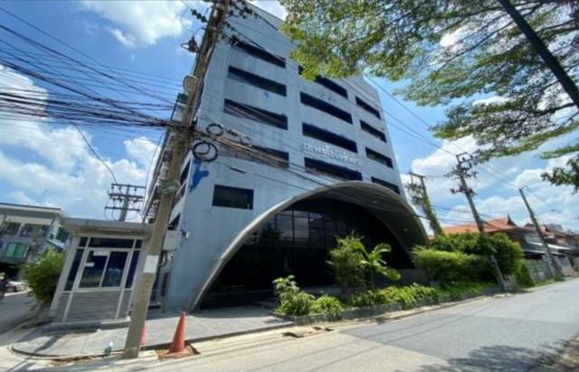 ขายอาคารสำนักงาน 6 ชั้น พร้อมที่ดินตรงข้ามอาคาร เนื้อที่ 318 ไร่ อาคารเชษฐ์โชติศักดิ์ 3 (ตึก RS) ลาดพร้าว 15 ใกล้ MRT ลา