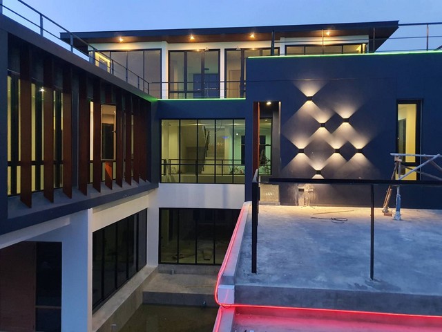 ให้เช่า Pool Villa บ้านเดี่ยว 3 ชั้น สร้างใหม่ Modern Luxury 300 ตรว. สุขุมวิท 62 Roof Top และสระว่ายน้ำกลางบ้าน ใกล้ทาง