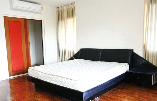 [ให้เช่า] FOR RENT LADAWAN SUKHUMVIT 103 / 3 bedrooms 3 bathrooms / 80 Sqw. 250 Sqm. **60,000** CLOSE TO SKYTRAIN SRI UDOM STATION