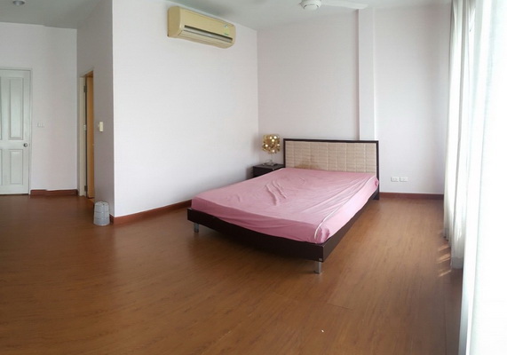 [ให้เช่า] FOR RENT BAAN KLANG MUANG THE PARIS RAMA 9 – RAMKHAMHAENG / 3 bedrooms 3 bathrooms / 20 Sqw. 160 Sqm. **19,000** CLOSE TO THE MALL BANGKAPI