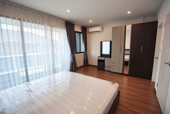 [ให้เช่า] FOR RENT SUPALAI ESSENCE LADPHRAO 107 / 4 bedrooms 3 bathrooms / 20 Sqw. 175 Sqm. **35,000** CLOSE TO VEJTHANI HOSPITAL