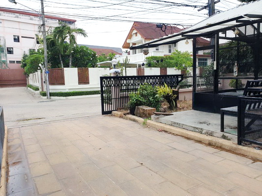 [ให้เช่า] FOR RENT BAAN SRIPONG LASALLE 46 / 4 bedrooms 3 bathrooms / 100 Sqw. 250 Sqm. **50,000** CLOSE TO BANGKOK PATTANA SCHOOL