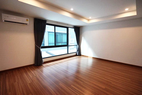 [ให้เช่า] FOR RENT SUPALAI ESSENCE LADPHRAO 107 / 4 bedrooms 3 bathrooms / 20 Sqw. 175 Sqm. **35,000** CLOSE TO VEJTHANI HOSPITAL