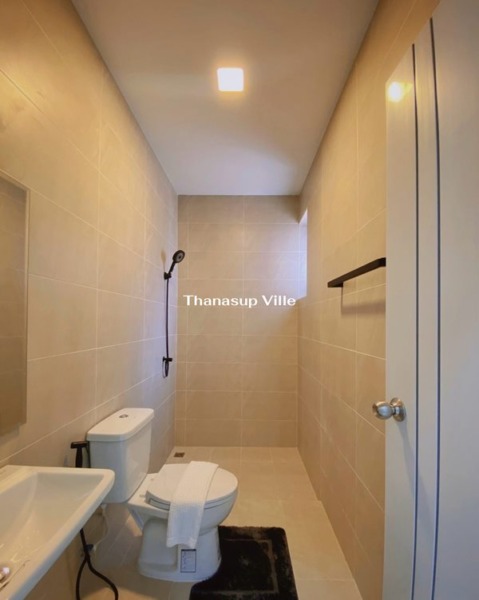 ขายบ้านเดี่ยว ธนทรัพย์ วิลล์ อ.พานทอง จ.ชลบุรี 2 ห้องนอน 2 ห้องน้ำ สร้างด้วยอิฐแดง ต่อเติมพร้อมอยู่ พร้อมของแถม โทร 099-249-1422
