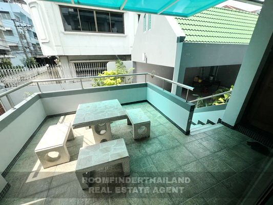 [ให้เช่า] FOR RENT DETACHED HOUSE SUKHUMVIT 65 / 3 bedrooms 5 bathrooms / 53 Sqw. 200 Sqm. **70,000** CLOSE TO BTS EKKAMAI