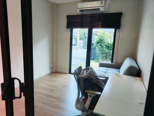 [ให้เช่า] FOR RENT VENUE RAMA 9 / 4 bedrooms 3 bathrooms / 61 Sqw. 230 Sqm. **65,000** CLOSE TO SUVARNABHUMI AIRPORT