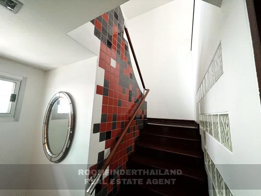 [ให้เช่า] FOR RENT DETACHED HOUSE SUKHUMVIT 65 / 3 bedrooms 5 bathrooms / 53 Sqw. 200 Sqm. **70,000** CLOSE TO BTS EKKAMAI