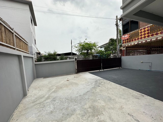 ขายบ้านเดี่ยว 2 ชั้น ซอยเพชรเกษม 68 แยก 37 Sell a detached house Phetkasem 68 Yak 37 ขนาด 37.7 ตรว. พร้อมอยู่ ราคาพิเศษ