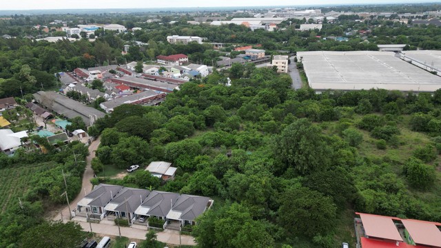 ที่ดินเหมาะสำหรับสร้างบ้าน หอพัก ตรงข้ามอุตสาหกรรมสุรนารี ห่างจากถนนราชสีมา โชคชัย 700 เมตร