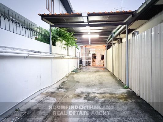 [ให้เช่า] FOR RENT DETACHED HOUSE PRADIPAT ROAD / 3 bedrooms 2 bathrooms / 75 Sqw. 200 Sqm. **40,000** CLOSE TO TIPCO TOWER