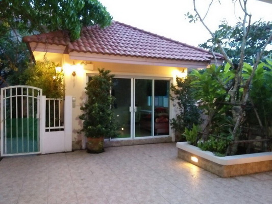 [ให้เช่า] FOR RENT DETACHED HOUSE LADPRAO 64 / 3 bedrooms 3 bathrooms / 60 Sqw. 200 Sqm. **35,000** CLOSE TO CENTRAL EASTVILLE