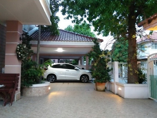 [ให้เช่า] FOR RENT DETACHED HOUSE LADPRAO 64 / 3 bedrooms 3 bathrooms / 60 Sqw. 200 Sqm. **35,000** CLOSE TO CENTRAL EASTVILLE