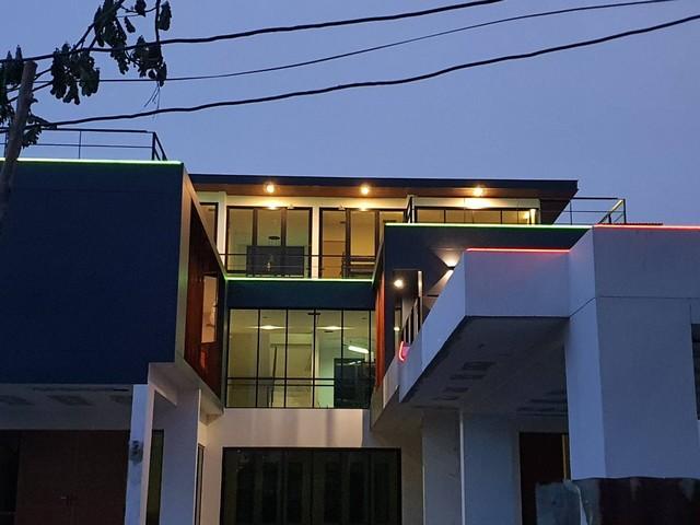 ให้เช่า Pool Villa บ้านเดี่ยว 3 ชั้น สร้างใหม่ ซอยสุขุมวิท 62 Modern Luxury มี Roof Top ใกล้ BTS บางจาก