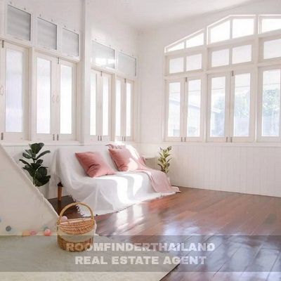 [ให้เช่า] FOR RENT DETACHED HOUSE PRADIPAT ROAD / 3 bedrooms 2 bathrooms / 75 Sqw. 200 Sqm. **40,000** CLOSE TO TIPCO TOWER