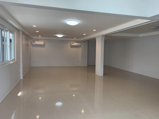 [ให้เช่า] FOR RENT MUANGTHONG VILLAGE PHATTANAKARN 61 / 5 bedrooms 3 bathrooms / 112 Sqw. 250 Sqm. **45,000** CLOSE TO AIRPORTLINK HUAMARK