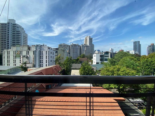 [ให้เช่า] FOR RENT TOWNHOME SUKHUMVIT 49 / 3 bedrooms 3 bathrooms / 25 Sqw. 250 Sqm. **85,000** CLOSE TO BTS THONGLOR