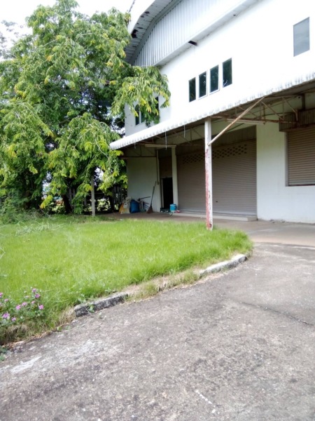 Land and buildings for sale, good location, 100 meters from the main road, Phimai District, Korat.