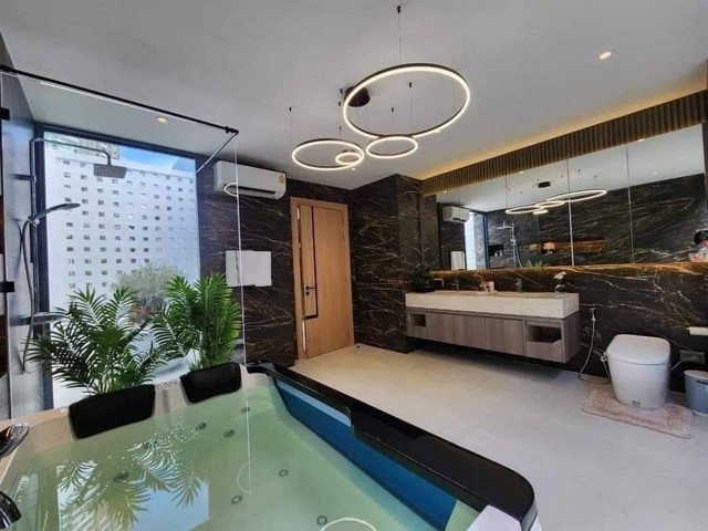 ขาย วิลล่า 2 ชั้น Jomtien Villa 1 ขนาด 275 ตร.วา ตกแต่งบิ้วอิน Luxury Fully Furnished ทำเลดีที่สุดในจอมเทียน