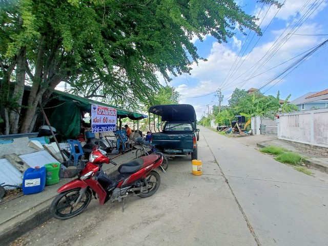 ขายที่ดิน พุทธมณฑลสาย 3 ชัชฎาวิลล่า 60 ตร.ว. บางแวก สำหรับสร้างบ้านพักอาศัย ทำเลดี รูปแปลงสี่เหลี่ยมผืนผ้า