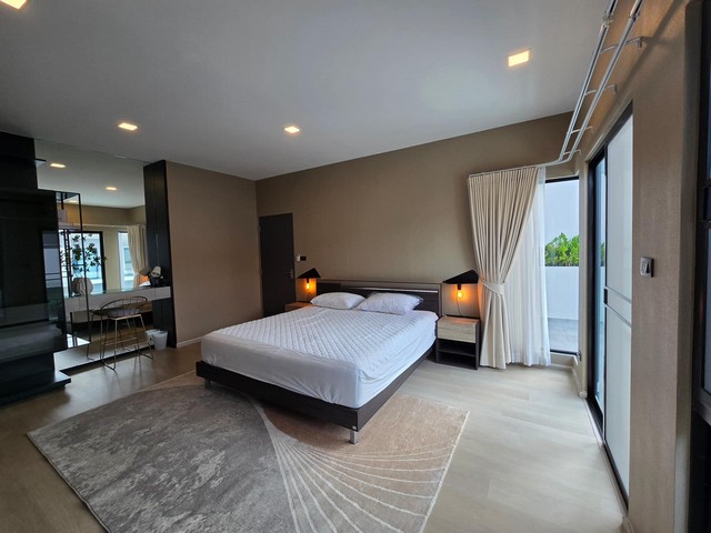 POR4793 ให้เช่า บ้านเดี่ยว วีเว่ บางนา กม. 7 VIVE Bangna-KM.7 Luxury Gallery House จาก Land & Houses หลังมุม ซอยราชวินิต