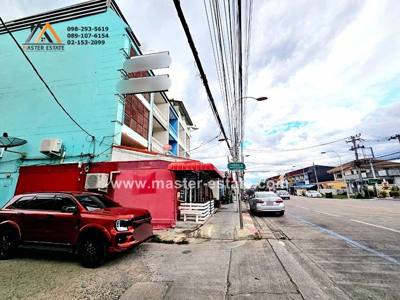 อาคารพาณิชย์ 3 ชั้นครึ่ง แปลงมุม ติดถนนบางศรีเมือง เหมาะทำคลินิค | โรงแรมสุนัข-แมว | ร้านเสริมสวย | 7-ELEVEN | CJ | Mini Mart เนื้อที่ 20 ตร.ว.