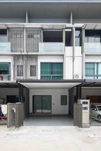 Townhome 3 ชั้น The Landmark เอกมัย-รามอินทรา 3 ห้องนอน