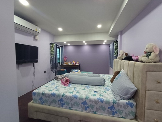 [ให้เช่า] FOR RENT THARNTHONG VILLAGE / 4 bedrooms 4 bathrooms / 64 Sqw. 200 Sqm. **75,000** CLOSE TO CHARTER INTERNATIONAL SCHOOL