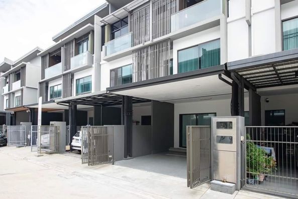 ให้เช่า/ขายTownhome 3 ชั้น โครงการ : The Landmark เอกมัย-รามอินทรา