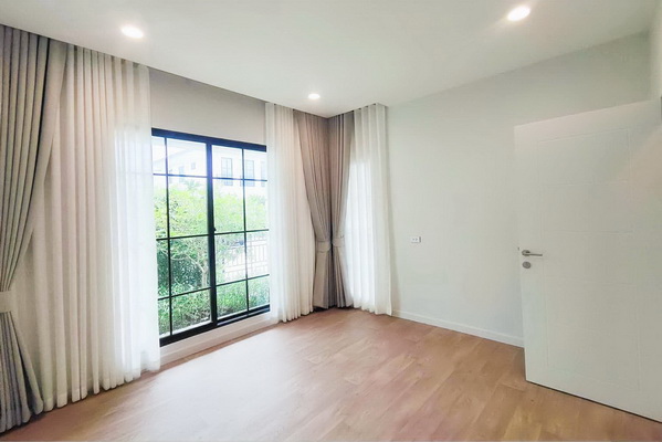 [ให้เช่า] FOR RENT SETTHASIRI SERITHAI / 4 bedrooms 5 bathrooms / 72 Sqw. 250 Sqm. **120,000** NEW HOUSE. CLOSE TO SUANSIAM AMAZING PARK