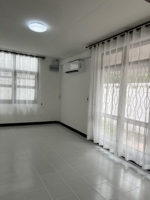 [ให้เช่า] FOR RENT DETACHED HOUSE RATCHADAPISEK 32 / 2 bedrooms 2 bathrooms / 110 Sqw. 300 Sqm. **50,000** CLOSE TO MRT LADPHRAO