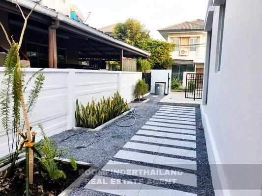 [ให้เช่า] FOR RENT PRUKSA VILLAGE THE SEASON ROMKLAO – LADKRABANG / 3 bedrooms 2 bathrooms / 52 Sqw. 160 Sqm. **24,000** CLOSE TO SUVARNABHUMI AIRPORT