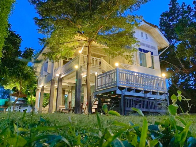 ให้เช่า-ขาย Hostel 8เตียง อู่ทอง อยุธยา บ้านไทยไม้สักทองเดี่ยวริมน้ำ 129 ตร.วา 5นอน 7น้ำ 2ชั้น 7แอร์ 345 ตร.ม. ในตัวเมือ