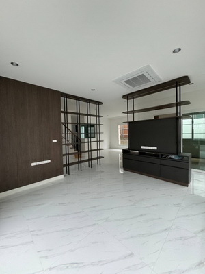 [ให้เช่า] FOR RENT GRANDIO SATHORN / 4 bedrooms 4 bathrooms / 60 Sqw. 216 Sqm. **120,000** CLOSE TO BTS WUTTAKAT