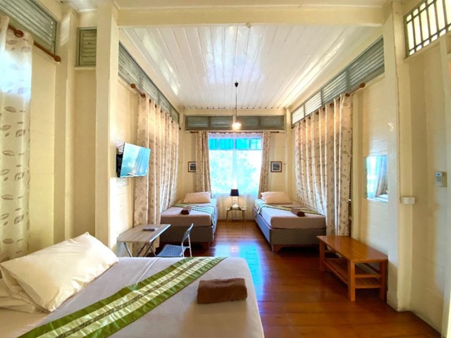 บ้านไทยไม้สักทองเดี่ยวริมน้ำ 129 ตร.วา ให้เช่า-ขาย Hostel 8เตียง อู่ทอง อยุธยา 5นอน 7น้ำ 2ชั้น 7แอร์ 345 ตร.ม. ในตัวเมือ