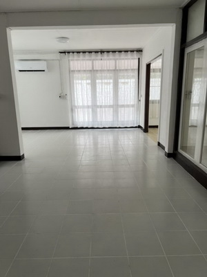 [ให้เช่า] FOR RENT DETACHED HOUSE RATCHADAPISEK 32 / 2 bedrooms 2 bathrooms / 110 Sqw. 300 Sqm. **50,000** CLOSE TO MRT LADPHRAO