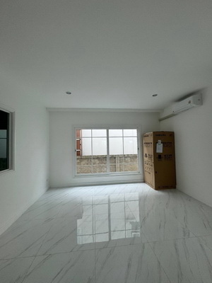 [ให้เช่า] FOR RENT GRANDIO SATHORN / 4 bedrooms 4 bathrooms / 60 Sqw. 216 Sqm. **120,000** CLOSE TO BTS WUTTAKAT