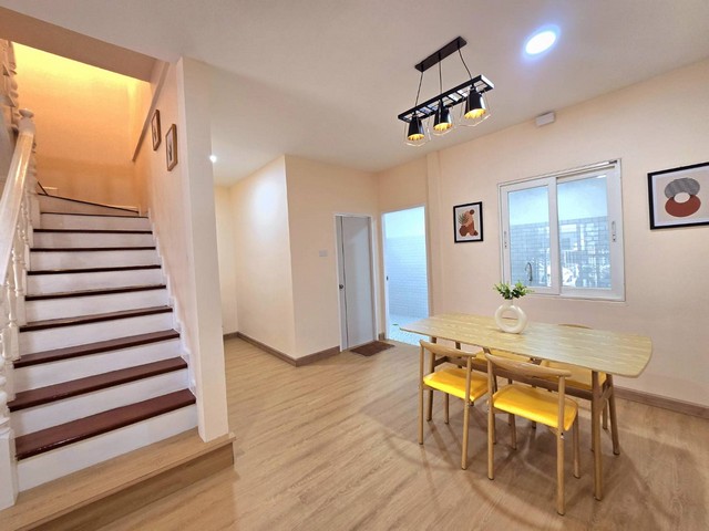 townhome ซื่อตรง รังสิตคลอง 3 3 ห้องนอน 2 BATHROOM 1750000 บาท. ใกล้กับ สวนสนุกดรีมเวิลด์ ราคาดีเยี่ยม รีโนเวทใหม่ทั้งหล