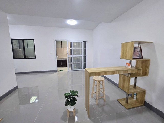 Townhouse เดอะคอนเนค สุวรรณภูมิ 2 2150000 บ. 3BEDROOM2น้ำ 0 Rai 0 งาน 18 ตาราง-วา ใกล้ สนามบินสุวรรณภูมิ คุ้มค่า