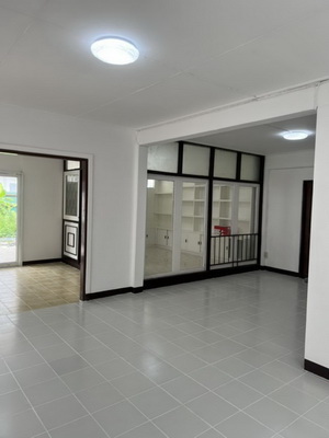 [ให้เช่า] FOR RENT DETACHED HOUSE RATCHADAPISEK 32 / 2 bedrooms 2 bathrooms / 110 Sqw. 300 Sqm. **50,000** CLOSE TO MRT LADPHRAO