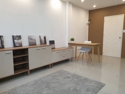 [ให้เช่า] FOR RENT TOWNHOME RAMINTRA – KUBON / 3 bedrooms 3 bathrooms / 20 Sqw. 160 Sqm. **25,000** NEWLY RENOVATED. CLOSE TO SKYTRAIN KUBON