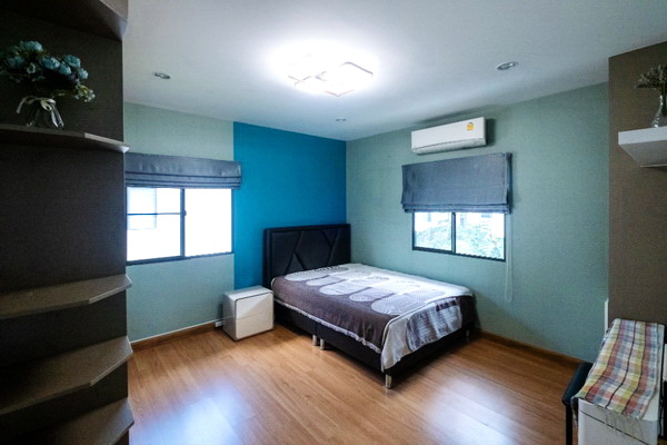 [ให้เช่า] FOR RENT PASSORN BANGNA / 3 bedrooms 4 bathrooms / 67 Sqw. 223 Sqm. **70,000** CLOSE TO THAI CHINESE INTERNATIONAL SCHOOL