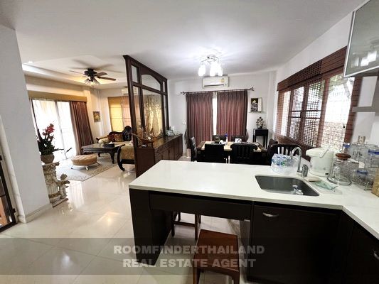 [ให้เช่า] FOR RENT SETTHASIRI PRACHACHUEN RESIDENCE 2 / 3 bedrooms 3 bathrooms / 70 Sqw. 180 Sqm. **45,000** CLOSE TO THE MALL NGAMWONGWAN